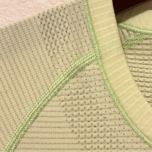 Lululemon swiftly tech short sleeve stretchy T-shirt, neon yellow, size 8 - Picture 5 of 13